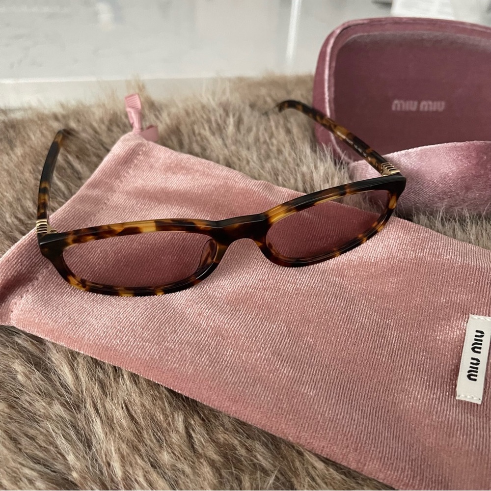 Miu Miu “Regard” 54mm Tortoiseshell Narrow Frame Sunglasses with pink lenses NEW